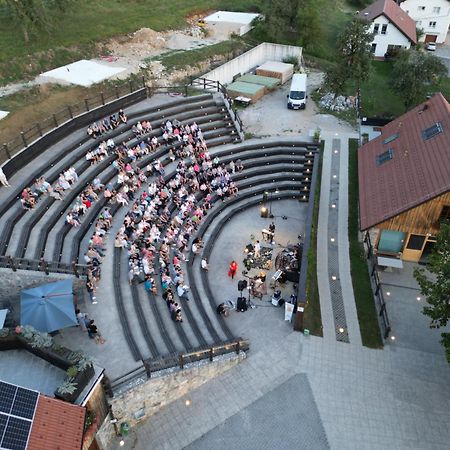 Youth Hostel Arsviva Stari Trg pri Lozu Exterior photo