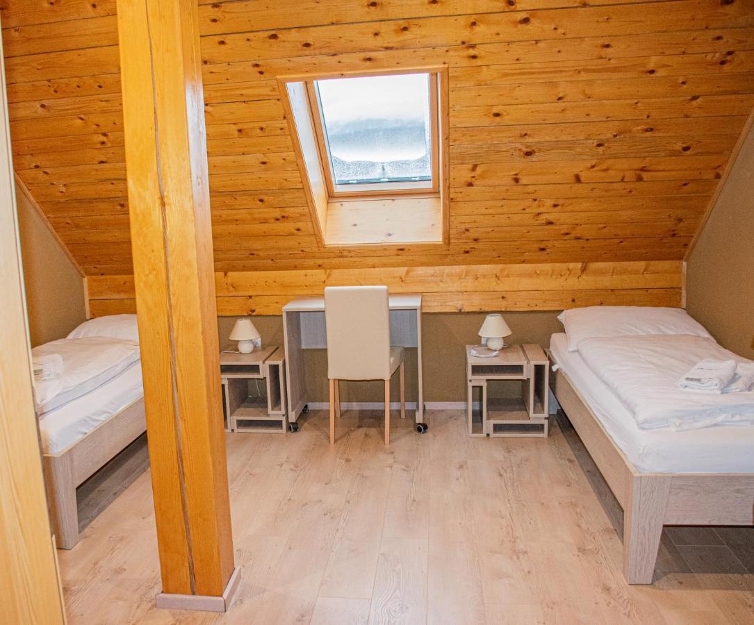 Youth Hostel Arsviva Stari Trg pri Lozu Exterior photo