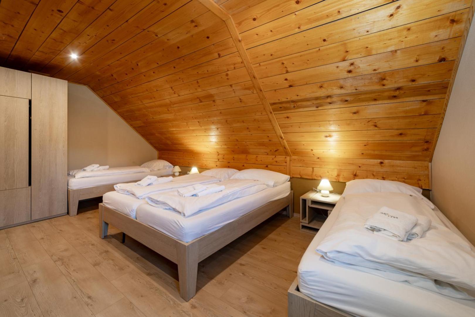 Youth Hostel Arsviva Stari Trg pri Lozu Exterior photo