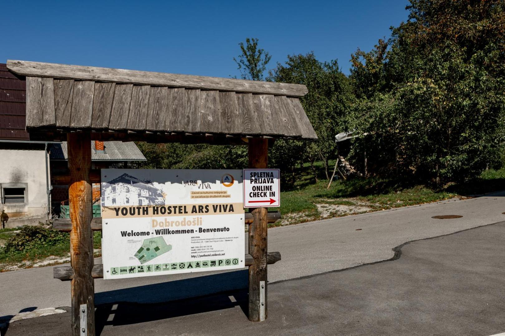 Youth Hostel Arsviva Stari Trg pri Lozu Exterior photo